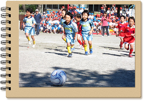 サッカー大会決勝戦畑写真